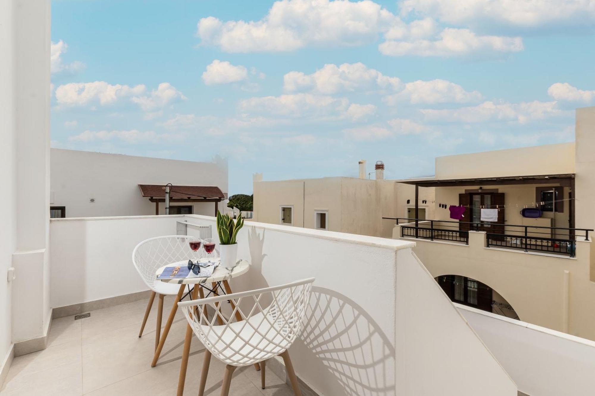 Naxos CityGolden Bird'S公寓式酒店 外观 照片