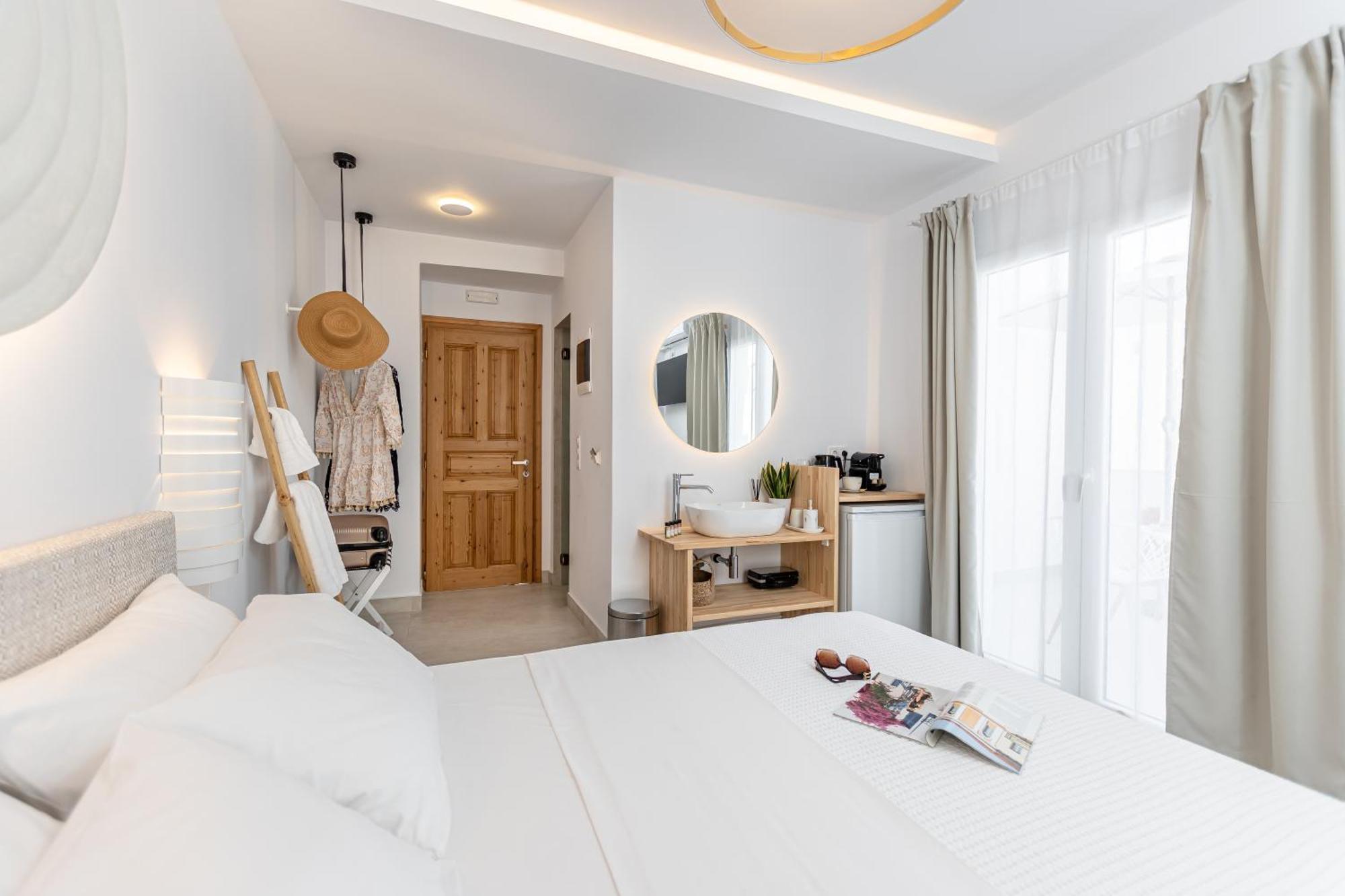 Naxos CityGolden Bird'S公寓式酒店 外观 照片