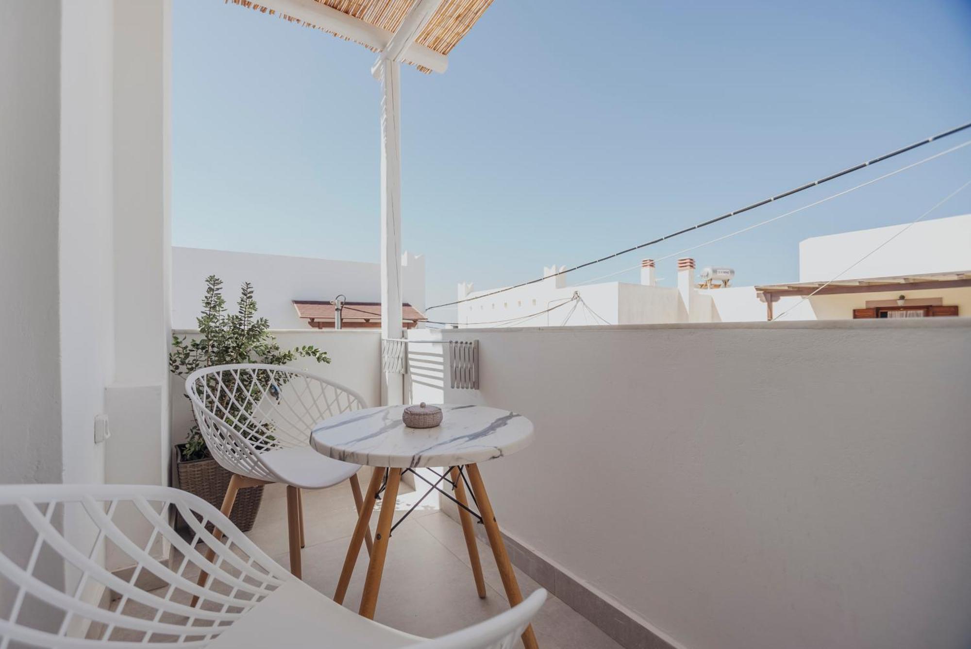 Naxos CityGolden Bird'S公寓式酒店 外观 照片