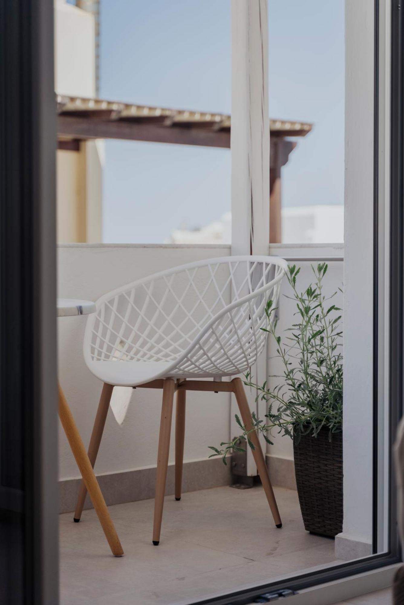 Naxos CityGolden Bird'S公寓式酒店 外观 照片