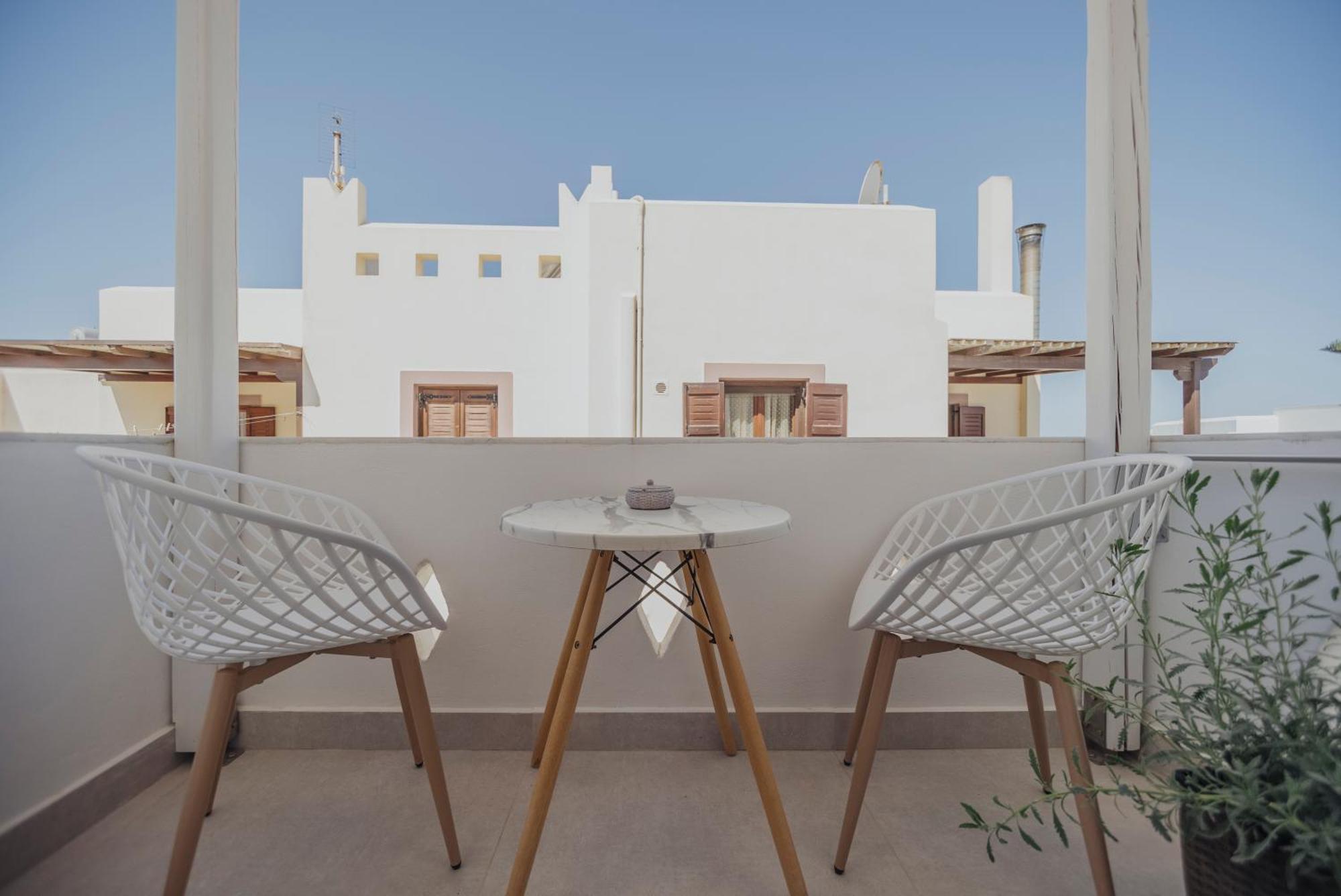 Naxos CityGolden Bird'S公寓式酒店 外观 照片