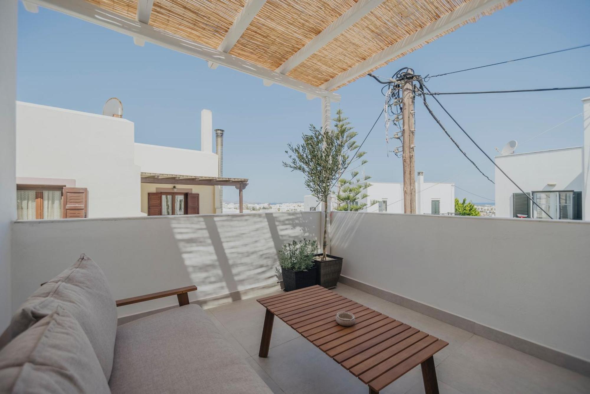 Naxos CityGolden Bird'S公寓式酒店 外观 照片