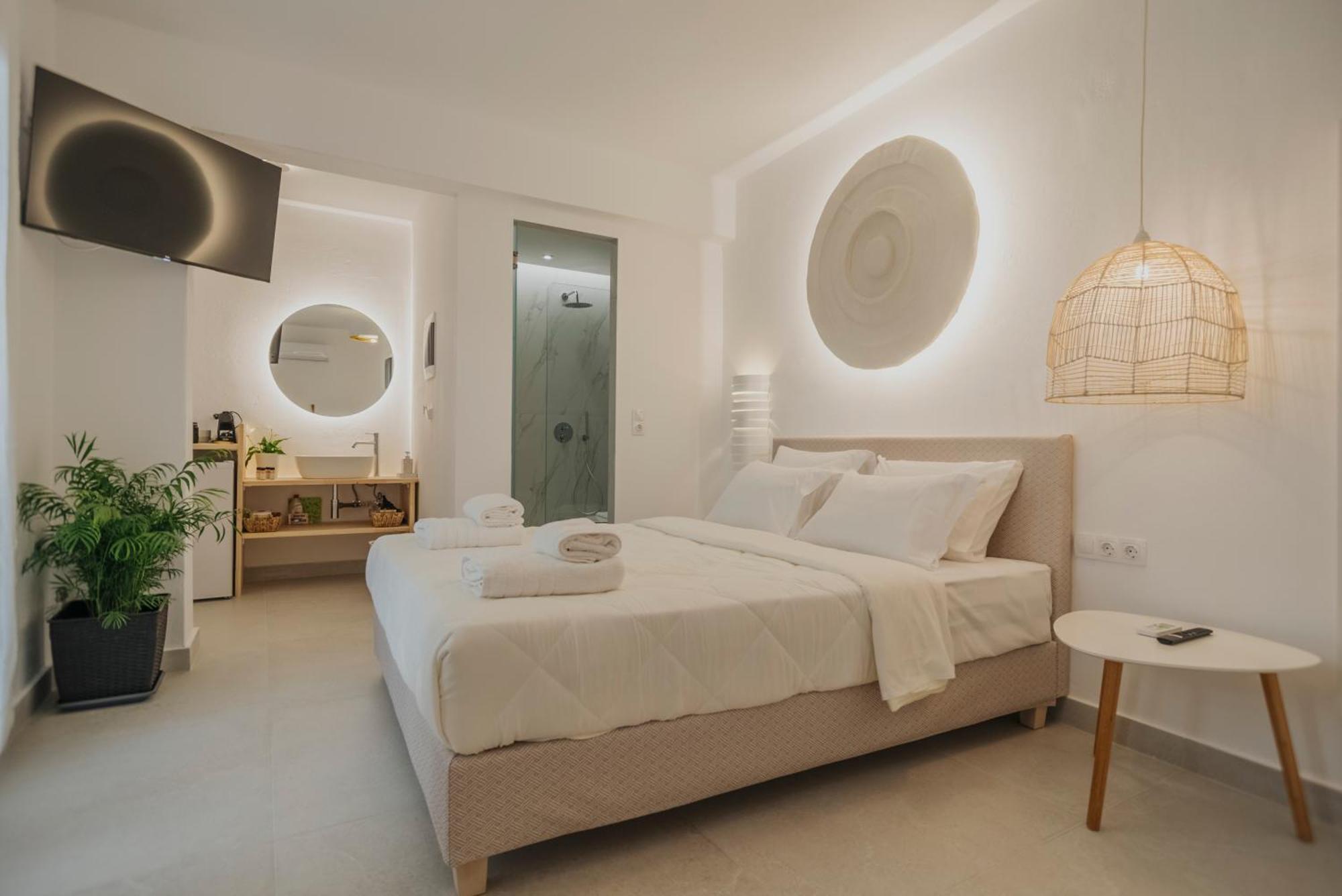 Naxos CityGolden Bird'S公寓式酒店 外观 照片