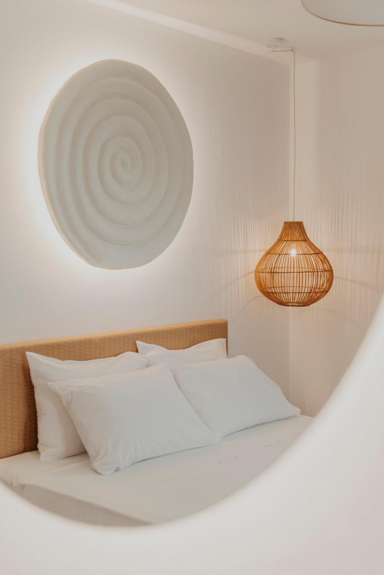 Naxos CityGolden Bird'S公寓式酒店 外观 照片