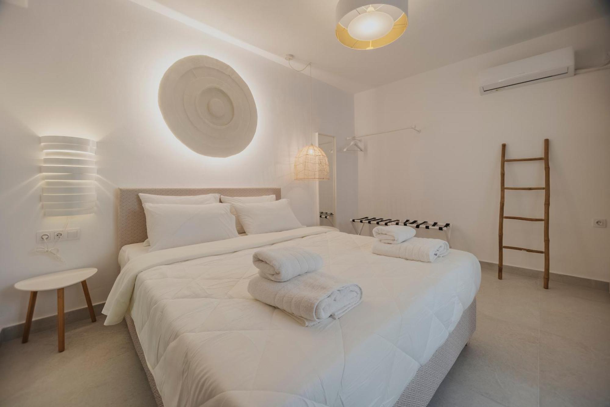 Naxos CityGolden Bird'S公寓式酒店 外观 照片